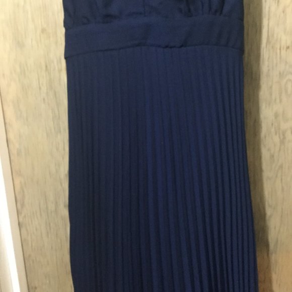 NWT Charmed Hearts pleated dark blue maxi dress zip back with waist tie size L - Picture 2 of 7